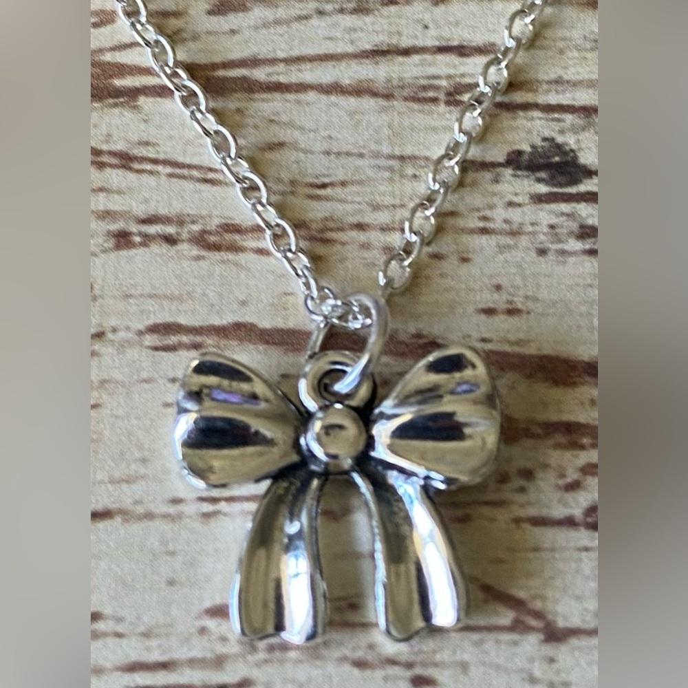Elegant Silver Bow Pendant Necklace